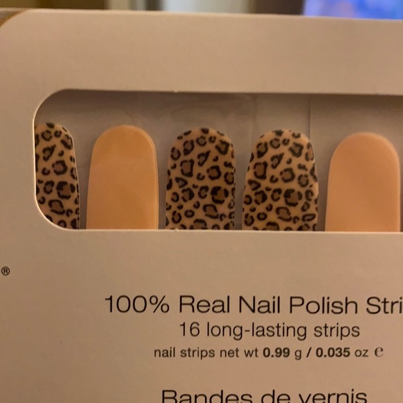 Color street - Picture 1 of 1